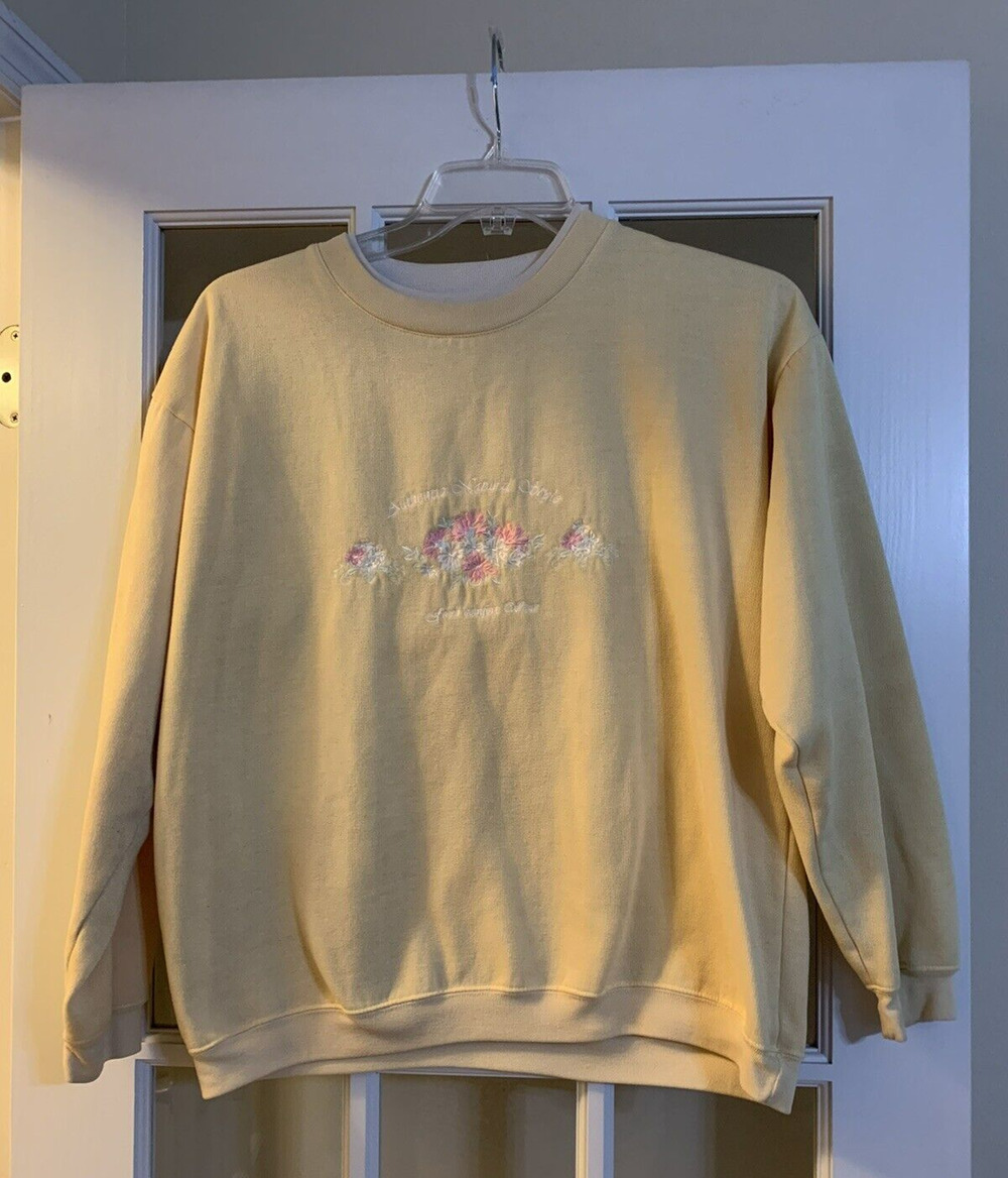 VTG jaclyn smith yellow floral embroidered crewneck “authentic natural style” M